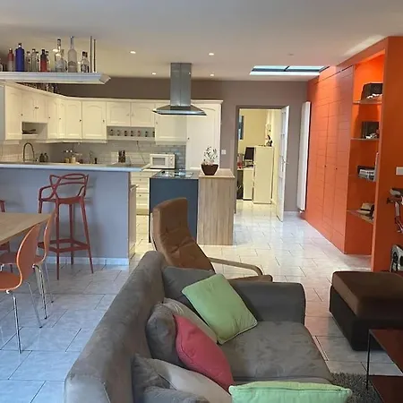 Vaste Maison Avec Jardin A *